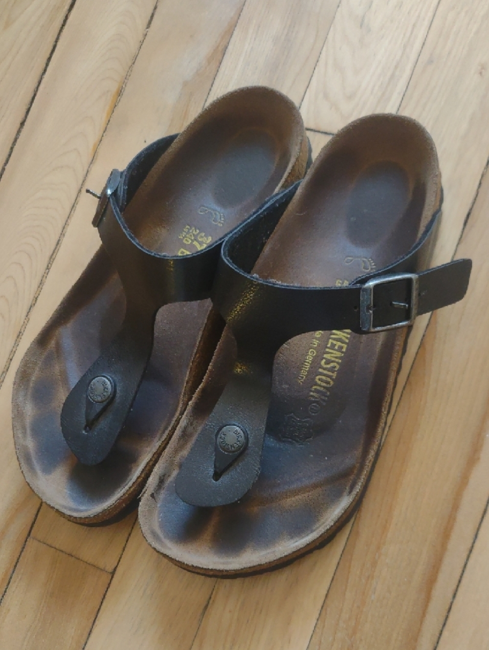 Birkenstock Black Kids Toe-Post Sandals with Buckle - Picture 7 of 11